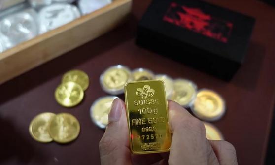 El precio del oro se debilitó levemente y la prueba no agrícola de esta semana