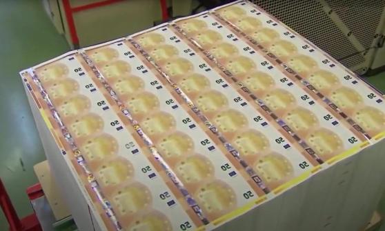 30%！特朗普关税大棒砸向欧盟！欧洲各国领袖集体震怒：这次绝不退让！