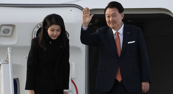 一年绕地球两圈半，韩国总统尹锡悦的“低姿态外交”有用吗？