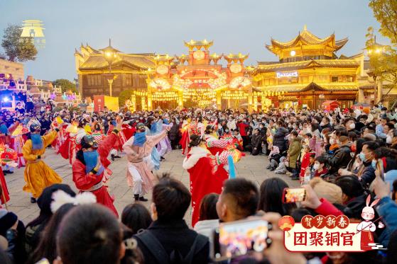 旅游市场“闹元宵” 售票成倍提升国潮新灯会“点亮”景区夜游